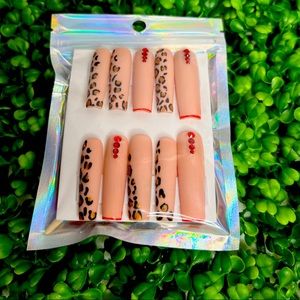Leopard Press On Nail Kit